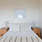 Seia Dream Offers Stunning Ocean Views, Sunny Living Spaces, Plunge Pool And Terraces Perfect For Relaxing, Walk To Simons Town, Seaforth Beach, Boulders Beach Penguins, High Speed Internet, Smart Tv And Back Up Solar, Ideal For Families Or Remote Wo