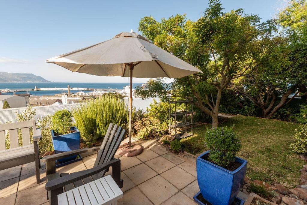 Seia Dream Offers Stunning Ocean Views, Sunny Living Spaces, Plunge Pool And Terraces Perfect For Relaxing, Walk To Simons Town, Seaforth Beach, Boulders Penguins, High Speed Internet, Smart Tv And Back Up Solar, Ideal For Families Or Remote Wo Casa de férias