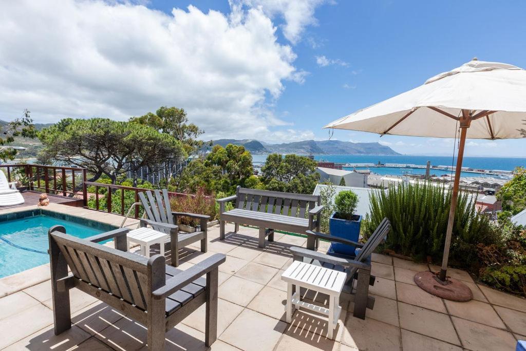 Seia Dream Offers Stunning Ocean Views, Sunny Living Spaces, Plunge Pool And Terraces Perfect For Relaxing, Walk To Simons Town, Seaforth Beach, Boulders Penguins, High Speed Internet, Smart Tv And Back Up Solar, Ideal For Families Or Remote Wo