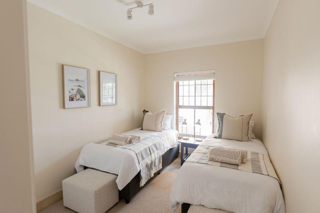 Seia Dream Offers Stunning Ocean Views, Sunny Living Spaces, Plunge Pool And Terraces Perfect For Relaxing, Walk To Simons Town, Seaforth Beach, Boulders Penguins, High Speed Internet, Smart Tv And Back Up Solar, Ideal For Families Or Remote Wo * Cidade Do Cabo