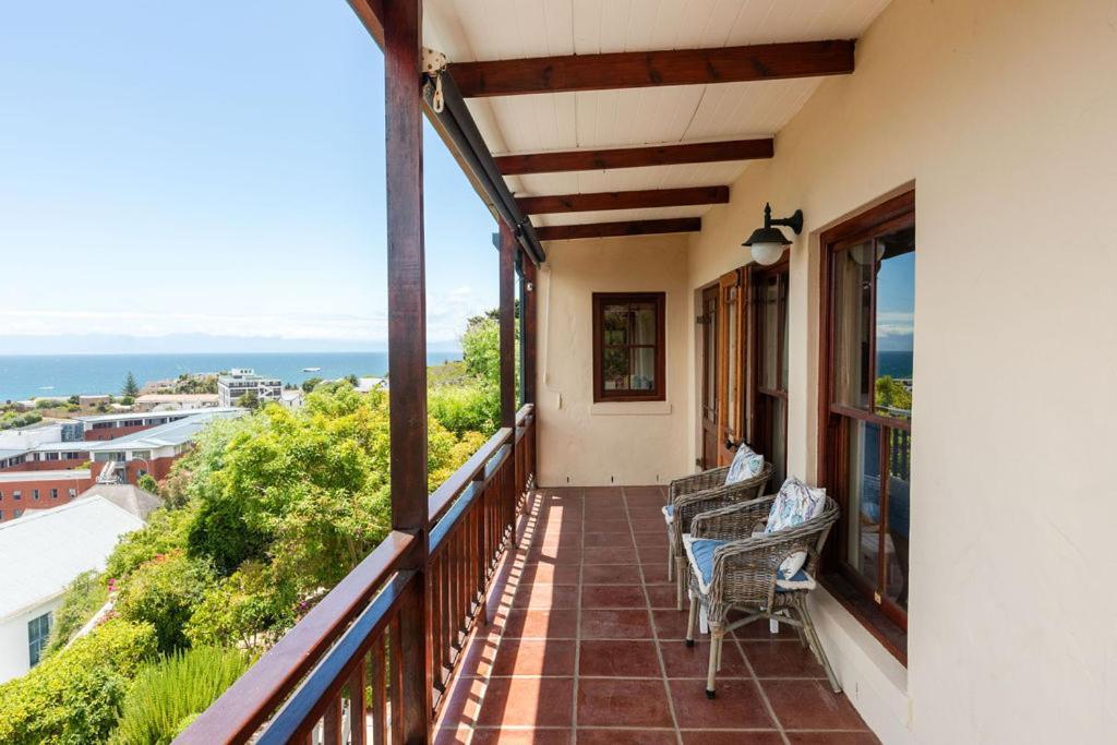 Seia Dream Offers Stunning Ocean Views, Sunny Living Spaces, Plunge Pool And Terraces Perfect For Relaxing, Walk To Simons Town, Seaforth Beach, Boulders Penguins, High Speed Internet, Smart Tv And Back Up Solar, Ideal For Families Or Remote Wo Cidade Do Cabo