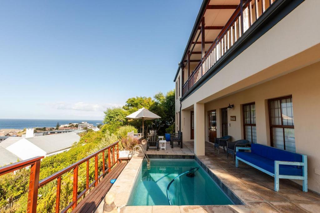 Casa de férias Seia Dream Offers Stunning Ocean Views, Sunny Living Spaces, Plunge Pool And Terraces Perfect For Relaxing, Walk To Simons Town, Seaforth Beach, Boulders Penguins, High Speed Internet, Smart Tv And Back Up Solar, Ideal For Families Or Remote Wo