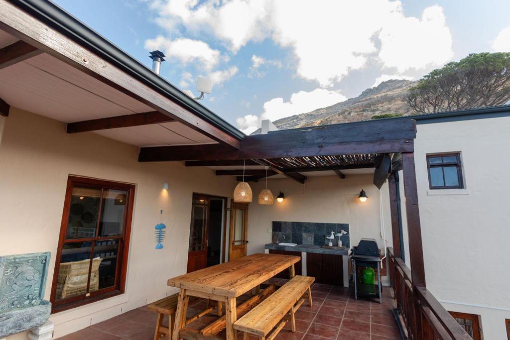 Seia Dream Offers Stunning Ocean Views, Sunny Living Spaces, Plunge Pool And Terraces Perfect For Relaxing, Walk To Simons Town, Seaforth Beach, Boulders Penguins, High Speed Internet, Smart Tv And Back Up Solar, Ideal For Families Or Remote Wo Casa de férias Cidade Do Cabo