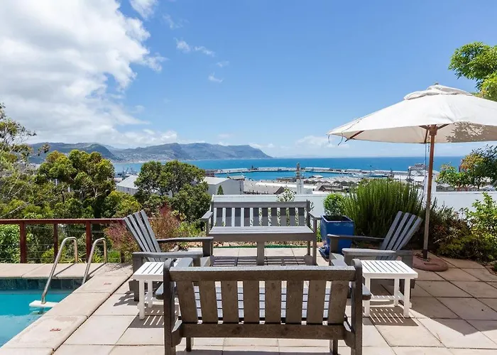 Seia Dream Offers Stunning Ocean Views, Sunny Living Spaces, Plunge Pool And Terraces Perfect For Relaxing, Walk To Simons Town, Seaforth Beach, Boulders Beach Penguins, High Speed Internet, Smart Tv And Back Up Solar, Ideal For Families Or Remote Wo