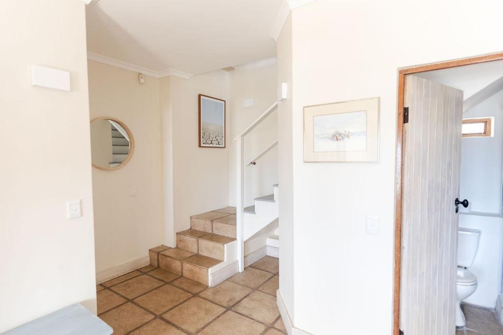 Holiday home Seia Dream Offers Stunning Ocean Views, Sunny Living Spaces, Plunge Pool And Terraces Perfect For Relaxing, Walk To Simons Town, Seaforth Beach, Boulders Penguins, High Speed Internet, Smart Tv And Back Up Solar, Ideal For Families Or Remote Wo