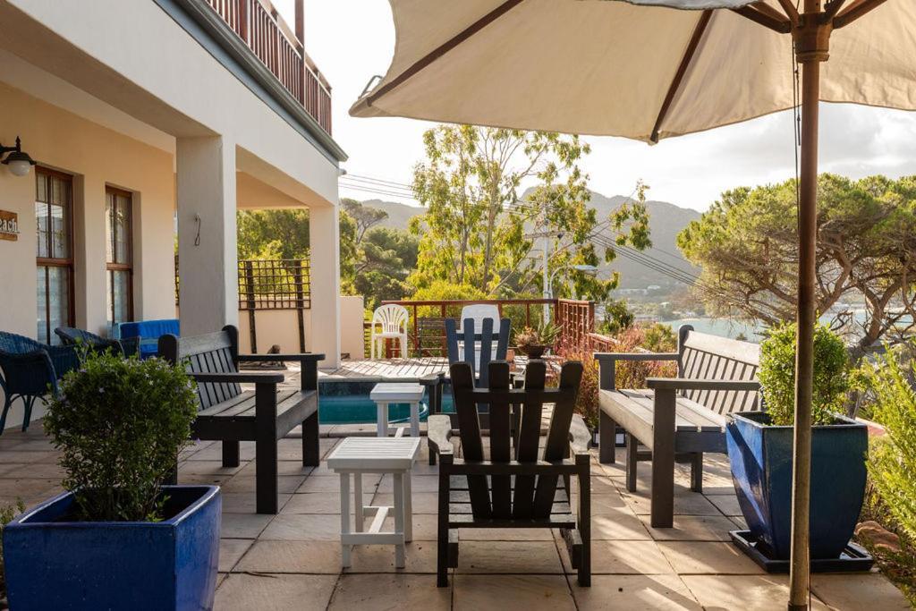 Holiday home Seia Dream Offers Stunning Ocean Views, Sunny Living Spaces, Plunge Pool And Terraces Perfect For Relaxing, Walk To Simons Town, Seaforth Beach, Boulders Penguins, High Speed Internet, Smart Tv And Back Up Solar, Ideal For Families Or Remote Wo Cape Town